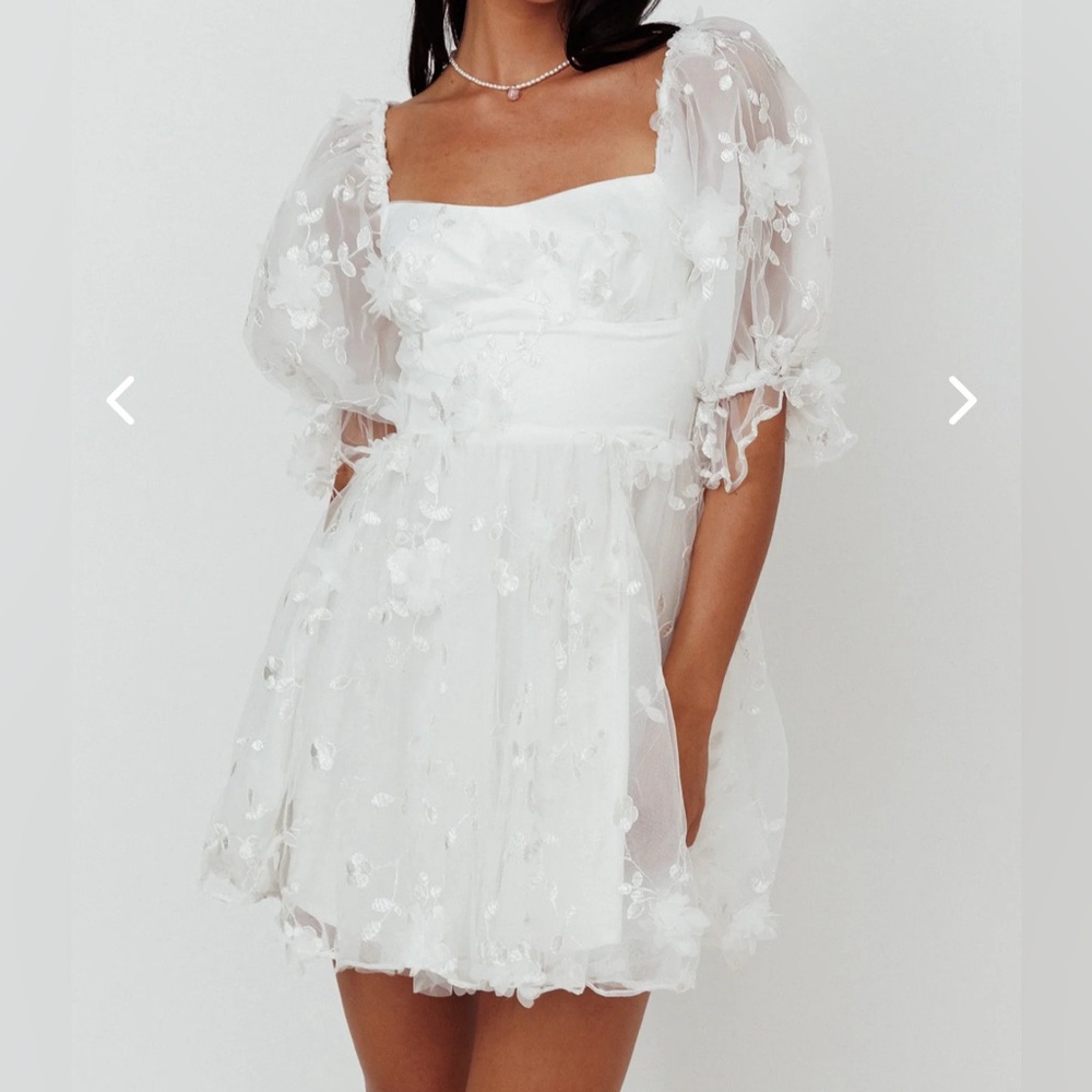 Selfie Leslie white flower mini dress